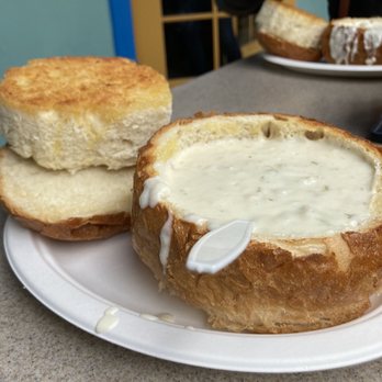 Splash Cafe - Bread Bowl of Clam Chowder - American Near Me - Pismo Beach, California