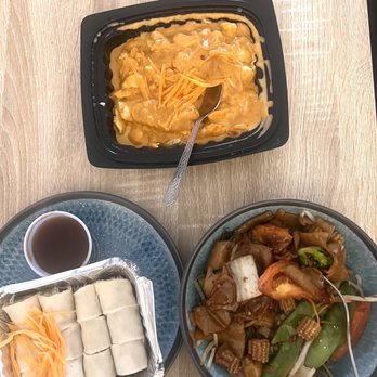 Silver Spoon Thai Restaurant - Spring Rolls, Spicy Drunken Noodles, Panang Curry - Thai Near Me - Chicago, Illinois