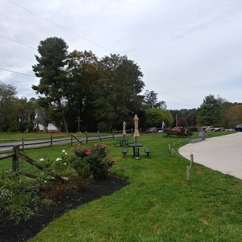 Sugarloaf Mountain Vineyard - Outdoor areas nicely landscaped - Wineries Near Me - Dickerson, Maryland Sugarloaf Mountain Vineyard - Outdoor areas nicely landscaped - Wineries Near Me - Dickerson, Maryland
