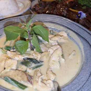 Lemongrass Brooklyn - Green curry with chicken - Thai Near Me - Brooklyn, New York