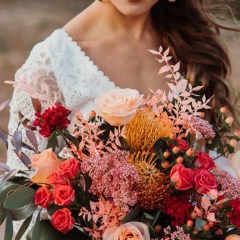 The Flower Company - Florals by The Flower Company. Photo by Lavel Marie Photography - Florists Near Me - Albuquerque, New Mexico