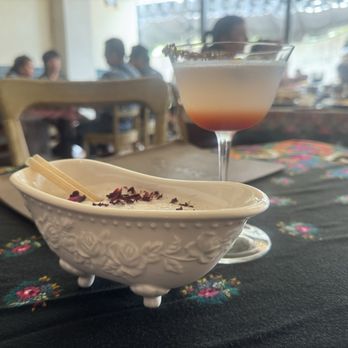 Istanbul Hawaii - Hammam cocktail and bee finesse cocktail - Mediterranean Near Me - Honolulu, Hawaii