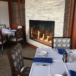 Rochester Golf & Country Club - Cozy fireplace, quiet setting.  Cloth napkins!