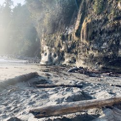 Juan de Fuca Provincial Park - Skull shaped stone