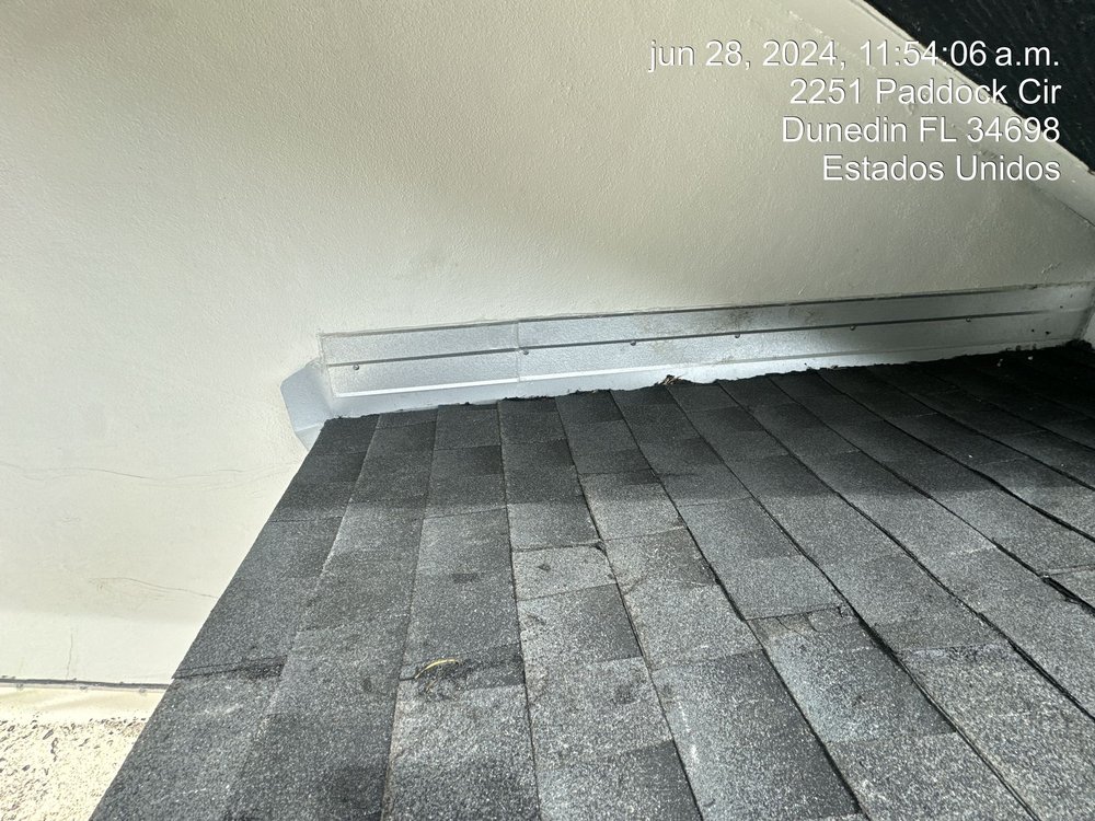 Slide of Marvin CX Construcción Roofing