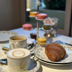 Ladurée - Croissant, Cappuccino, Double Espresso and 6 Macaroons