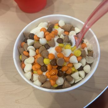 Froyoz - SF vanilla & cheesecake with butterscotch chips, white chocolate chips, reese's pieces - Ice Cream & Frozen Yogurt Near Me - Garden City, South Carolina