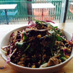 Healthy and tasty: the chicken and quinoa salad