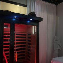 Truly Snatched Body Contouring - Experience deep relaxation in our infrared sauna, where gentle heat penetrates muscles, detoxifies the body, and improves circulation.