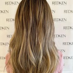 Fresh Salon & Spa by Hollys