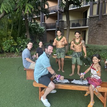 KA WA'A - A LŪ'AU - Making poi - Hawaiian Near Me - Kapolei, Hawaii KA WA'A - A LŪ'AU - Making poi - Hawaiian Near Me - Kapolei, Hawaii