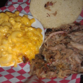 Meto Pub - Small pulled pork sandwich with creamy mac and cheese. - Barbeque Near Me - Tega Cay, South Carolina Meto Pub - Small pulled pork sandwich with creamy mac and cheese. - Barbeque Near Me - Tega Cay, South Carolina