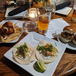 Lighthouse Bar & Grill - Happy hour specials