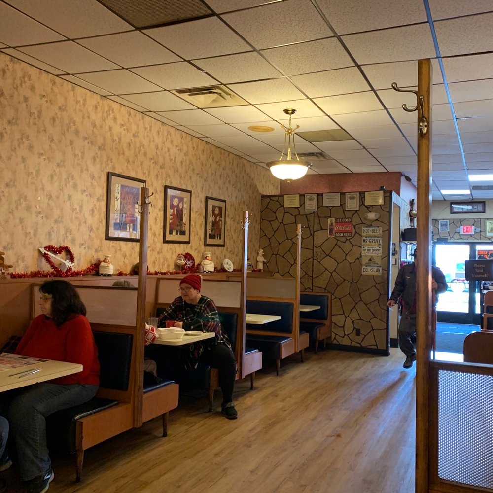 Maple Restaurant - people sitting at tables in a restaurant - New American Near Me - Ambridge, Pennsylvania Maple Restaurant - people sitting at tables in a restaurant - New American Near Me - Ambridge, Pennsylvania
