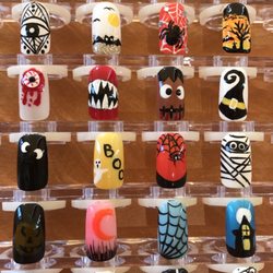 Halloween Nail Art 2017 !!!
#October #nailartjunkie #halloweennails #nailswag
#nailart #halloweennailartdesigns