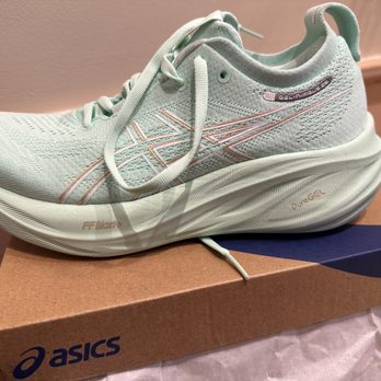 Foot Locker - ASICS nimbus 26 - Shoe Stores Near Me - Honolulu, Hawaii