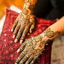 Henna Trendz - Delicate floral henna by Wardah of HennaTrendz