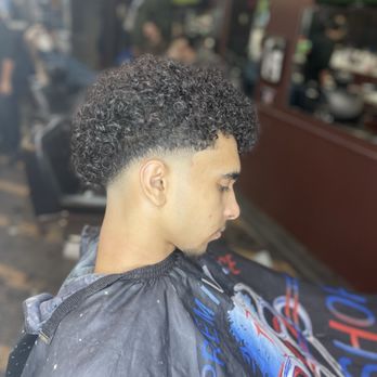 Salon de Barbier Albanese - Barbers Near Me - Montreal, Quebec Salon de Barbier Albanese - Barbers Near Me - Montreal, Quebec
