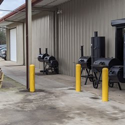 Mott Wholesale - Mott's sells BBQ pits and Smokers