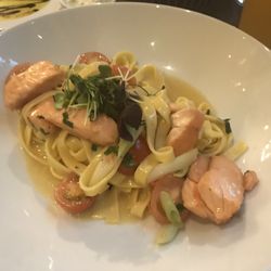 Restaurant Trendis - Bandnudeln mit Lachs
