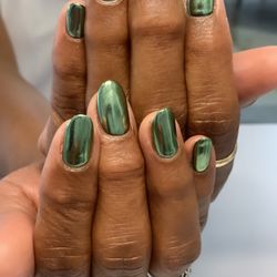 Issa Nail Bar - Chrome gel manicure