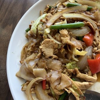Vanda Orchid Thai Bistro - Drunken noodles with chicken - Thai Near Me - Dixon, California Vanda Orchid Thai Bistro - Drunken noodles with chicken - Thai Near Me - Dixon, California