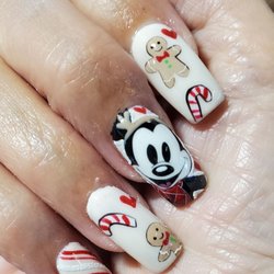 Le's Nails & Spa - Christmas Mickey!