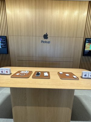 Apple Store, 7273 SW Bridgeport Rd, Portland, OR 97224, US