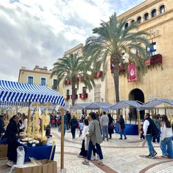 Plaça de Baix - Plaça de Baix -- Mercado palmas blancas / woven palm market for Palm Sunday