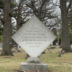 Montrose Cemetery & Crematorium - Memorial to the victims of the Iroquois Theatre Fire.