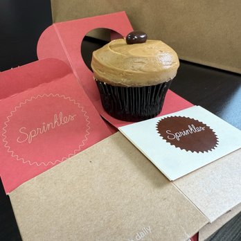 Sprinkles La Jolla - Vietnamese Coffee Cupcake - Desserts Near Me - La Jolla, California Sprinkles La Jolla - Vietnamese Coffee Cupcake - Desserts Near Me - La Jolla, California