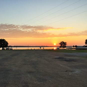 Lake Fork Resort - We have a boat ramp with plenty of parking space - Vacation Rentals Near Me - Alba, Texas Lake Fork Resort - We have a boat ramp with plenty of parking space - Vacation Rentals Near Me - Alba, Texas
