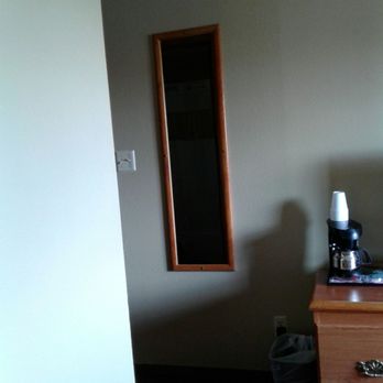 Super 8 by Wyndham Riverton - Long mirror just outside of bayhroom. - Hotels Near Me - Riverton, Wyoming Super 8 by Wyndham Riverton - Long mirror just outside of bayhroom. - Hotels Near Me - Riverton, Wyoming