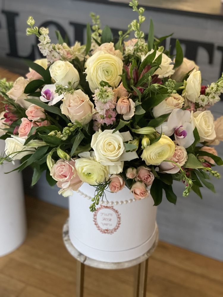 FLORISTELLE Updated August 2024 42 Photos 713 West Ave