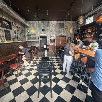 Double Six - Spacious cool hip chill scene - Coffee & Tea Near Me - Tampa, Florida