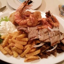 Griechisches Restaurant Delphi - Das ist die Korfuplatte mit Gyros, Suvlaki, Kalamari, Skampis und Gambas.