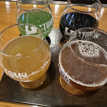 2Toms Brewing - Flight with a variety of styles of beer - Breweries Near Me - Fort Wayne, Indiana