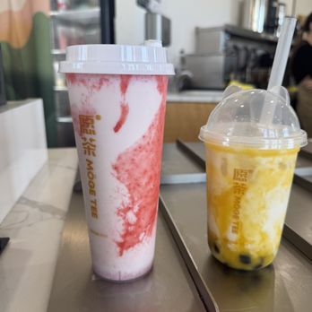 Möge Tee - Winter Garden - 2026 Feb - mango milk tea swirl on right, strawberry milk left - Bubble Tea Near Me - Winter Garden, Florida