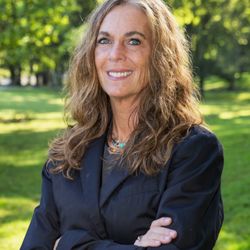 Becki Baumgartner, Phd -Natural Medicine