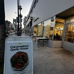 sweetgreen - Healthy Salads, Wraps, and Bowls - Entrance.