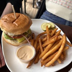 Merry Arts Pub & Grille - Burger and fries