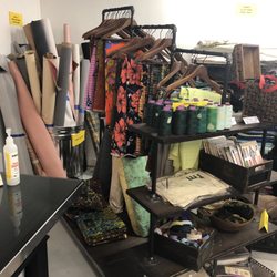 Sew Creative Lounge - Notions