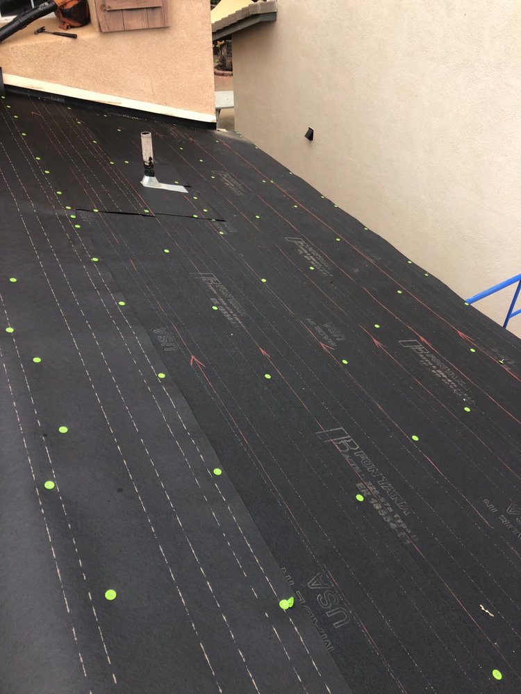 Slide of Wences Roofing Team