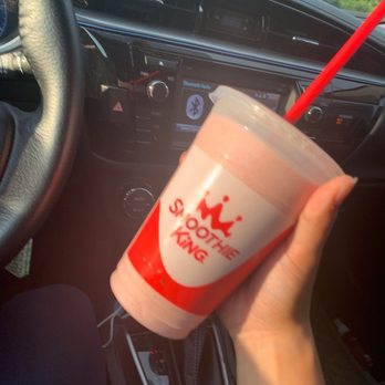 Smoothie King - 20 oz strawberry Gladiator Smoothie - Juice Bars & Smoothies Near Me - Glendale Heights, Illinois