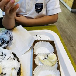 Snowy Village Dessert Cafe - Mango mango oreo... why menu say strawberry and they tell me not available after i pay extra when i pay extra?