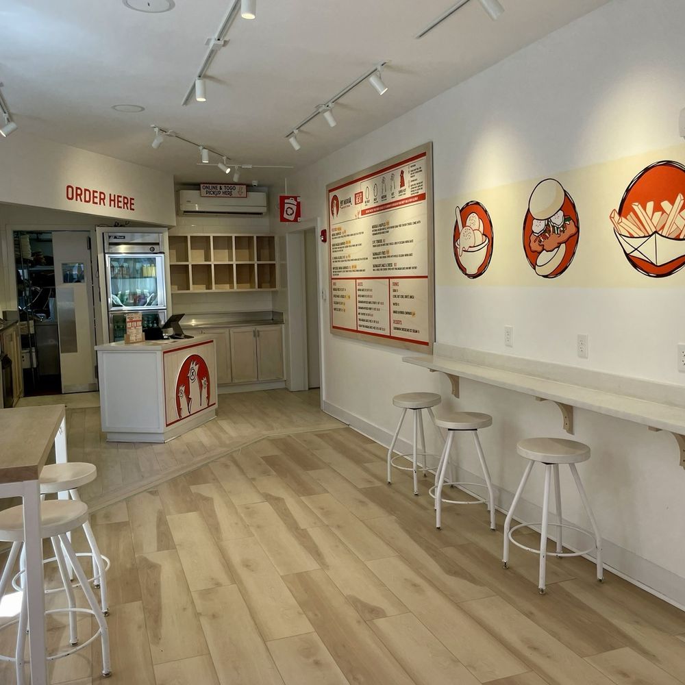 Hot Murga - Interior - Indian Near Me - New Haven, Connecticut