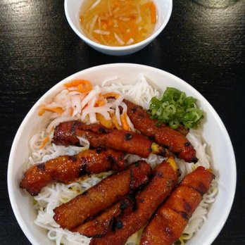 PT Eatery - Char-Grilled Beef vermicelli bowl with fish sauce - Vietnamese Near Me - San Diego, California PT Eatery - Char-Grilled Beef vermicelli bowl with fish sauce - Vietnamese Near Me - San Diego, California