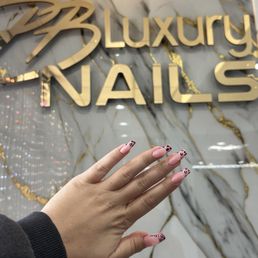 Jessica did my nails and bea did my toes they were both super friendly and did a great job. Will come again :) Jessica did my nails and bea did my toes they were both super friendly and did a great job. Will come again :)