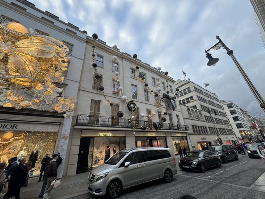 CHANEL NEW BOND STREET by null