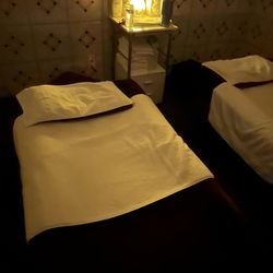 Rg Foot Spa - Couple beds to be in the same room